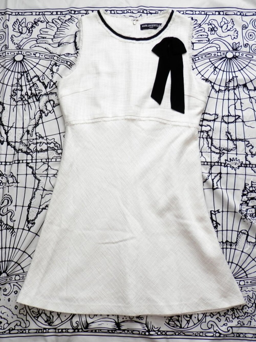Karl Lagerfeld || Tweed Sleeveless Contrast-Bow Shift Dress